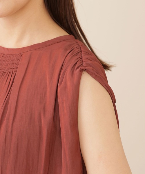 割繊ギャザーブラウスノースリーブ