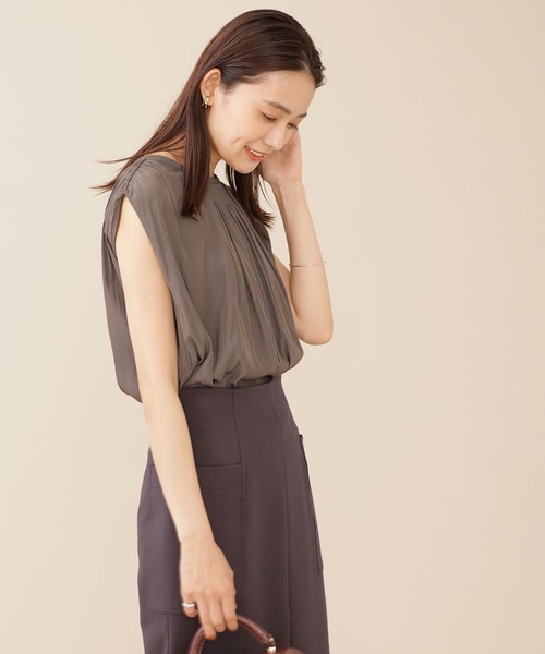 割繊ギャザーブラウスノースリーブ