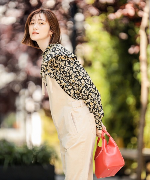 RIVE DROITE（リヴドロワ）の「フリルディティールで女性らしく　フラワープリントフリルカラーブラウス（シャツ/ブラウス・レディース・ブラック/ブラウン・FREE）」の17枚目の写真