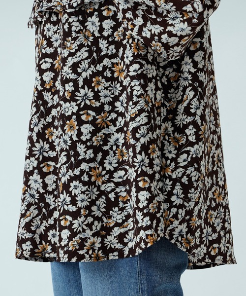 RIVE DROITE（リヴドロワ）の「フリルディティールで女性らしく　フラワープリントフリルカラーブラウス（シャツ/ブラウス・レディース・ブラック/ブラウン・FREE）」の21枚目の写真