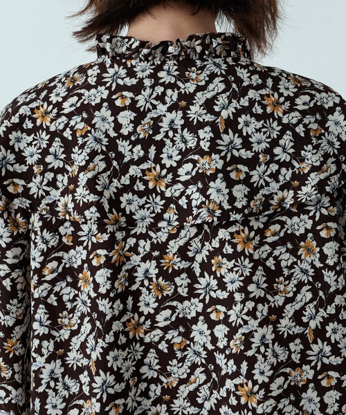 RIVE DROITE（リヴドロワ）の「フリルディティールで女性らしく　フラワープリントフリルカラーブラウス（シャツ/ブラウス・レディース・ブラック/ブラウン・FREE）」の13枚目の写真