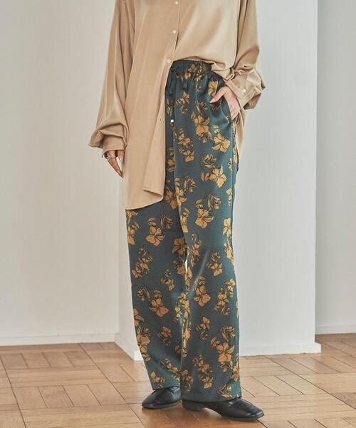 coen(コーエン)の「ストレートサテンプリントパンツ(その他パンツ・レディース・ダークブラウン/ダークグリーン・M/L)」の2枚目の写真