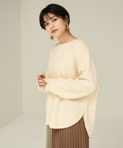 YECCA VECCA（イェッカヴェッカ）の「ラウンドヘムニット＊（ニット/セーター・レディース・アイボリー/パープル/イエロー/チャコールグレー・FREE）」の2枚目の写真