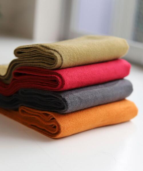 coen by Mr.SZK(コーエンバイミスタースズキ)の「ソフトタッチ アクリルマフラー【coen × Mr.SZK】(マフラー・メンズ・ベージュ/グレー/オレンジ/ワイン・FREE)」の5枚目の写真