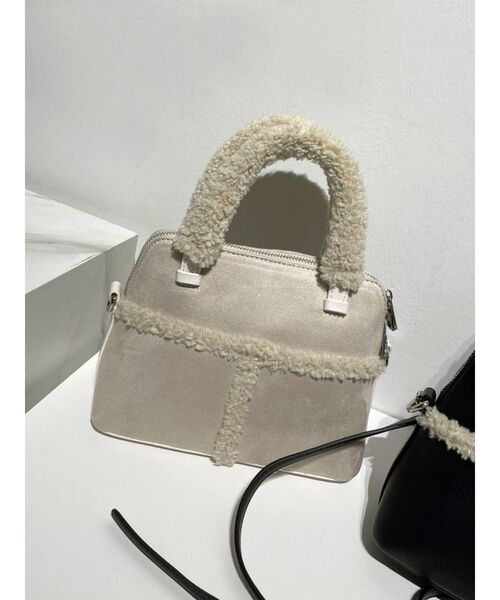 EMODA（エモダ）の「フェイクムートンバッグ（ハンドバッグ・レディース・ブラック/アイボリー・FREE）」の2枚目の写真