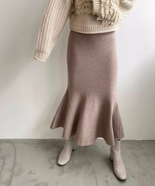 M y u(ミュー)の「マーメイドニットスカート(スカート・レディース・ブラック/アイボリー/グレイッシュベージュ・FREE)」の17枚目の写真