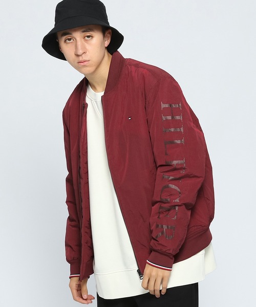 TOMMY HILFIGER(トミーヒルフィガー)の「ライトウェイトボンバージャケット(MA-1・メンズ・ブラック/レッド・SMALL/MEDIUM/LARGE/X-LARGE)」の2枚目の写真