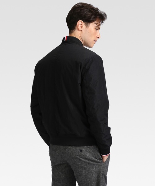 TOMMY HILFIGER(トミーヒルフィガー)の「ライトウェイトボンバージャケット(MA-1・メンズ・ブラック/レッド・SMALL/MEDIUM/LARGE/X-LARGE)」の3枚目の写真