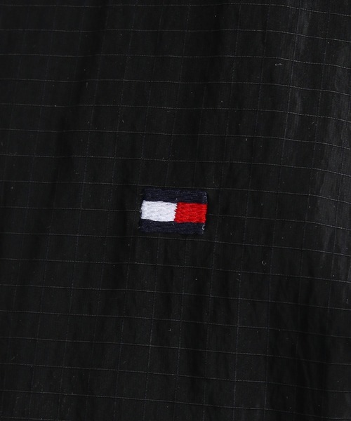 TOMMY HILFIGER(トミーヒルフィガー)の「ライトウェイトボンバージャケット(MA-1・メンズ・ブラック/レッド・SMALL/MEDIUM/LARGE/X-LARGE)」の9枚目の写真