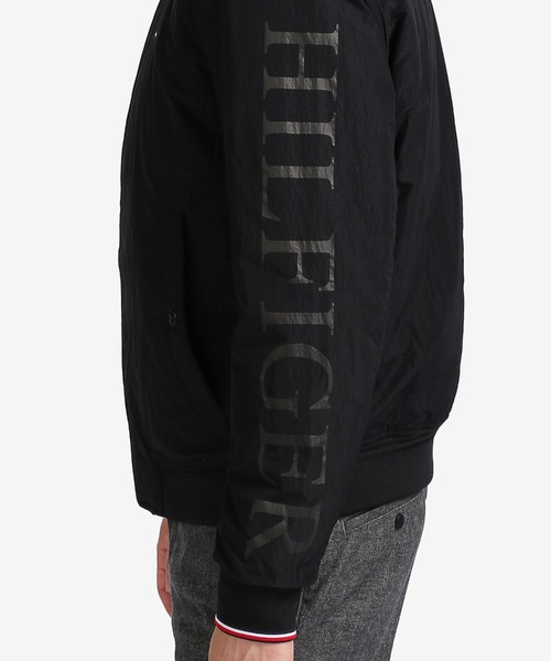 TOMMY HILFIGER(トミーヒルフィガー)の「ライトウェイトボンバージャケット(MA-1・メンズ・ブラック/レッド・SMALL/MEDIUM/LARGE/X-LARGE)」の11枚目の写真