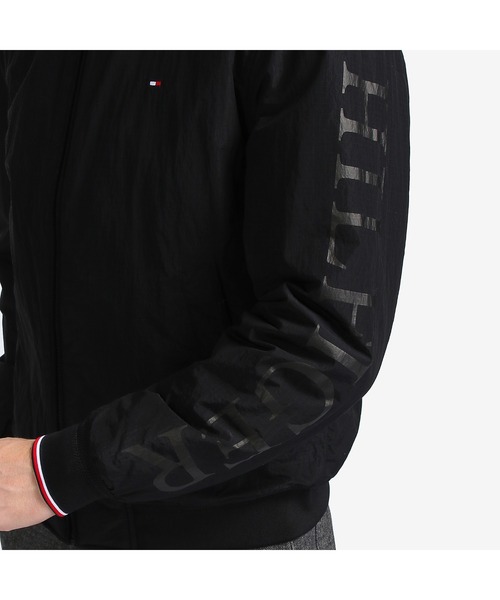 TOMMY HILFIGER(トミーヒルフィガー)の「ライトウェイトボンバージャケット(MA-1・メンズ・ブラック/レッド・SMALL/MEDIUM/LARGE/X-LARGE)」の13枚目の写真