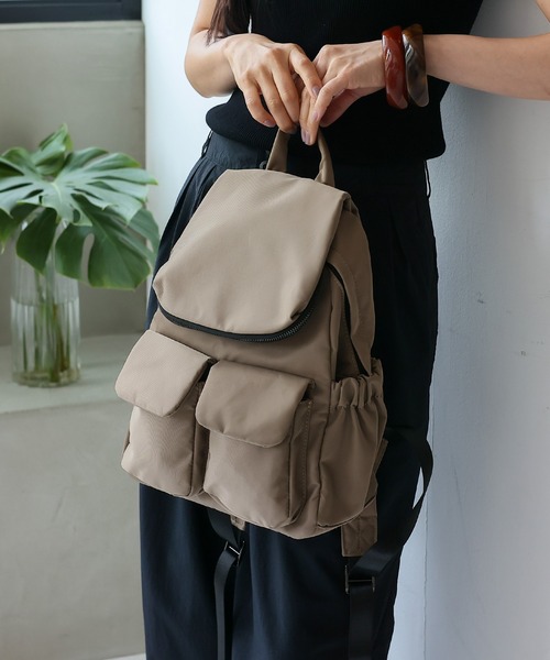 VitaFelice（ヴィータフェリーチェ）の「10ポケットナイロンリュックサック（バックパック/リュック・レディース・ブラック/ベージュ系その他/グレー/ドット/グレー系カモフラージュ・FREE）」の3枚目の写真