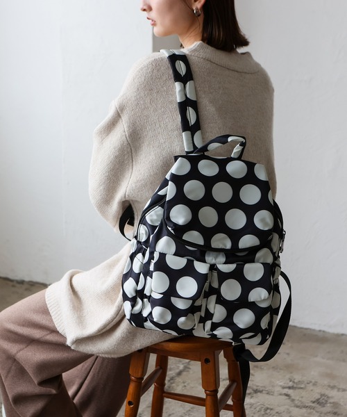 VitaFelice（ヴィータフェリーチェ）の「10ポケットナイロンリュックサック（バックパック/リュック・レディース・ブラック/ベージュ系その他/グレー/ドット/グレー系カモフラージュ・FREE）」の5枚目の写真