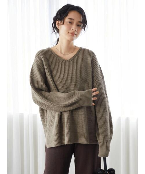 AMERICAN HOLIC（アメリカンホリック）の「Vネック片畦袖ボリュームニットプルオーバー（ニット/セーター・レディース・ブラック/ブルー/モカ/ライトベージュ・M/L）」の11枚目の写真