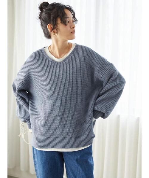 AMERICAN HOLIC（アメリカンホリック）の「Vネック片畦袖ボリュームニットプルオーバー（ニット/セーター・レディース・ブラック/ブルー/モカ/ライトベージュ・M/L）」の12枚目の写真