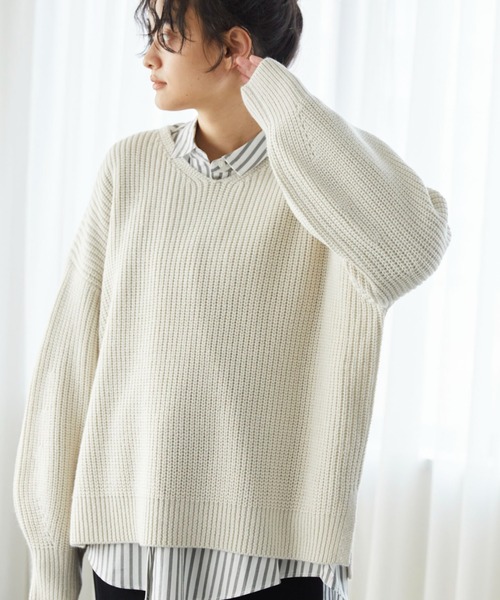 AMERICAN HOLIC（アメリカンホリック）の「Vネック片畦袖ボリュームニットプルオーバー（ニット/セーター・レディース・ブラック/ブルー/モカ/ライトベージュ・M/L）」の3枚目の写真