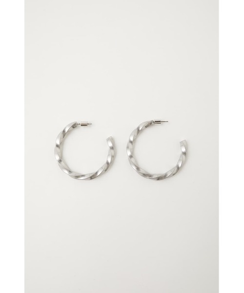 MOUSSY(マウジー)の「THICK WAVY HOOP EARRINGS(ピアス(両耳用)・レディース・シルバー/ゴールド・FREE)」の4枚目の写真