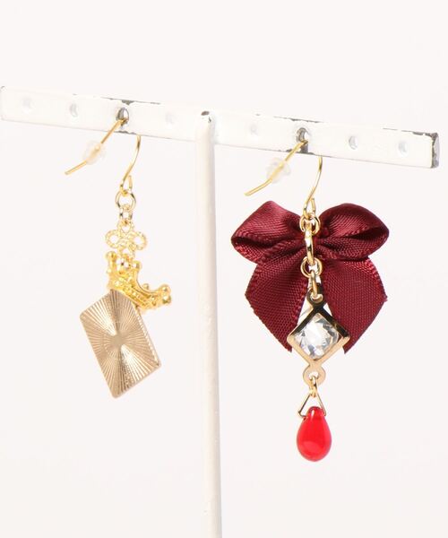 tone(トーン)の「【MUURABBTI】王冠トランプとリボンのピアス(MA)(ピアス(両耳用)・レディース・ブラック/レッド/ブラック系その他・FREE)」の4枚目の写真