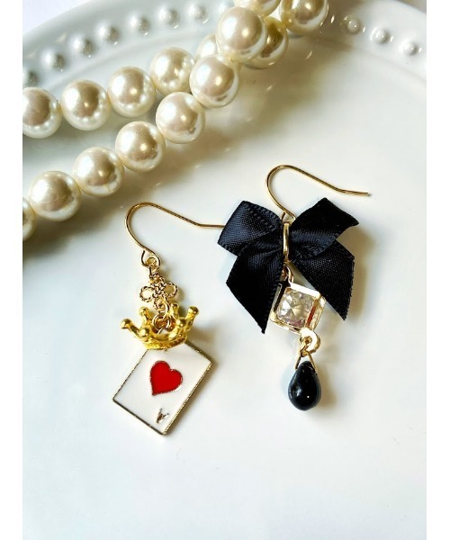 tone(トーン)の「【MUURABBTI】王冠トランプとリボンのピアス(MA)(ピアス(両耳用)・レディース・ブラック/レッド/ブラック系その他・FREE)」の6枚目の写真