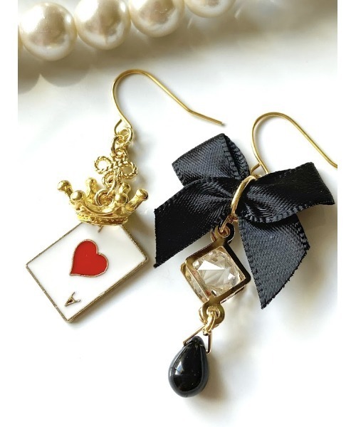 tone(トーン)の「【MUURABBTI】王冠トランプとリボンのピアス(MA)(ピアス(両耳用)・レディース・ブラック/レッド/ブラック系その他・FREE)」の7枚目の写真
