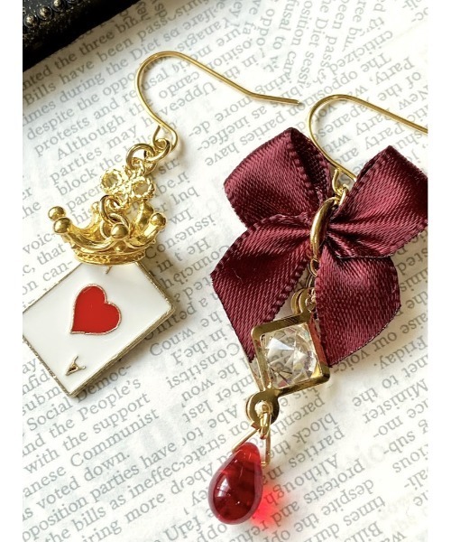 tone(トーン)の「【MUURABBTI】王冠トランプとリボンのピアス(MA)(ピアス(両耳用)・レディース・ブラック/レッド/ブラック系その他・FREE)」の11枚目の写真