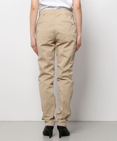 HUGO（ヒューゴ）の「ストレッチコットン レギュラーフィット チノ（チノパンツ・レディース・ベージュ/ダークベージュ・34/40/36/32/38）」の11枚目の写真