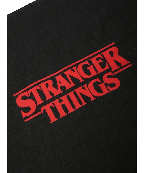 Green Parks(グリーンパークス)の「■STRANGER THINGS ロゴバンダナ(バンダナ/スカーフ・レディース・ブラック・FREE)」の4枚目の写真