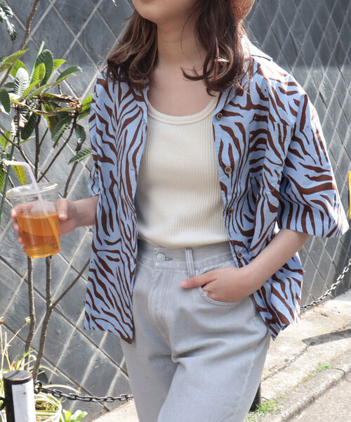 fredy emue（フレディエミュ）の「ゼブラ柄シャツ（シャツ/ブラウス・レディース・ホワイト系その他5/ブルー系その他4・38）」の2枚目の写真