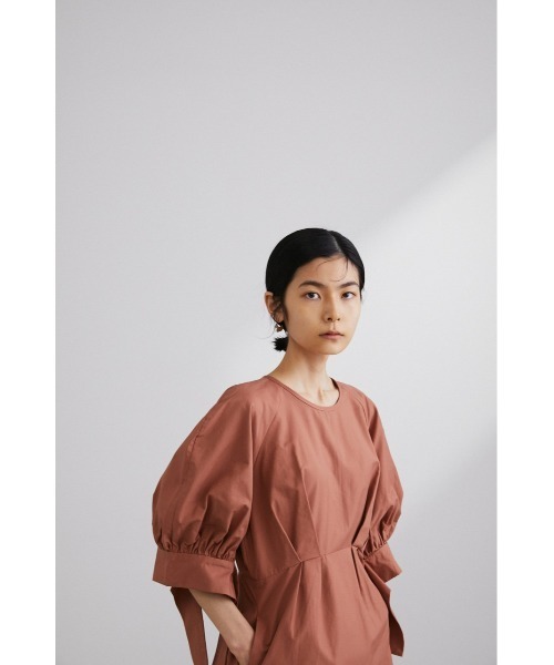 STYLEMIXER（スタイルミキサー）の「スリットカフワンピース（ワンピース・レディース・ベージュ/オレンジ/ブラック・MEDIUM/SMALL）」の10枚目の写真