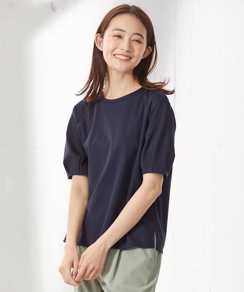J.PRESS Ladies(J.プレス レディス)の「【UVケア・接触冷感】コンパクトコットンスムース タックスリーブ カットソー(Tシャツ/カットソー・レディース・ホワイト系/グレー系/ベージュ系/ネイビー系/ピンク系/ブルー系・SMALL)」の5枚目の写真