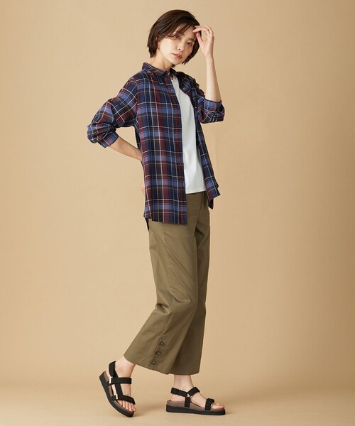 J.PRESS Ladies(J.プレス レディス)の「【UVケア・接触冷感】コンパクトコットンスムース タックスリーブ カットソー(Tシャツ/カットソー・レディース・ホワイト系/グレー系/ベージュ系/ネイビー系/ピンク系/ブルー系・SMALL)」の8枚目の写真