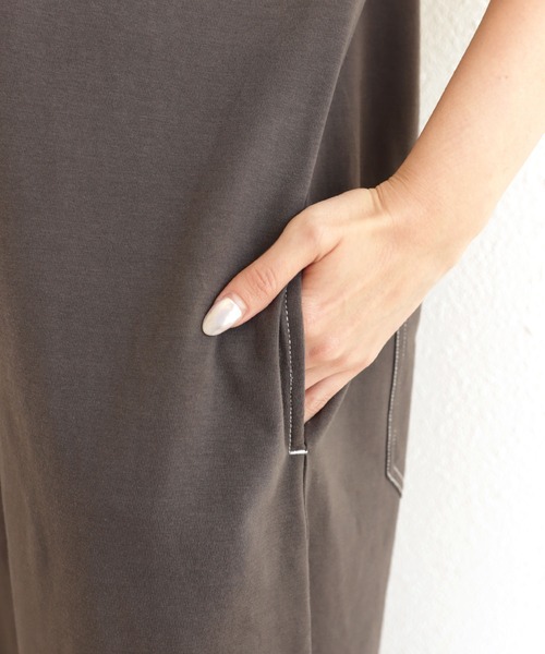 andme（アンドミー）の「配色ステッチフレンチスリーブTシャツワンピース（ワンピース・レディース・ブラック/チャコールグレー/グレイッシュベージュ/グリーン/パープル/ネイビー/カーキ/ブラウン/ブルー・M）」の11枚目の写真