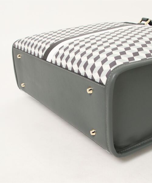 intoxic.（イントキシック）の「THE CUBE CLIGNANCOURT クリニャンクール（ボストンバッグ・レディース・グレー・FREE）」の16枚目の写真