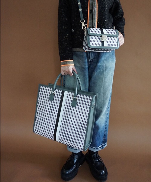 intoxic.（イントキシック）の「THE CUBE CLIGNANCOURT クリニャンクール（ボストンバッグ・レディース・グレー・FREE）」の17枚目の写真