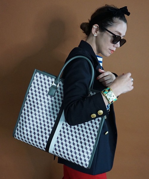 intoxic.（イントキシック）の「THE CUBE CLIGNANCOURT クリニャンクール（ボストンバッグ・レディース・グレー・FREE）」の6枚目の写真