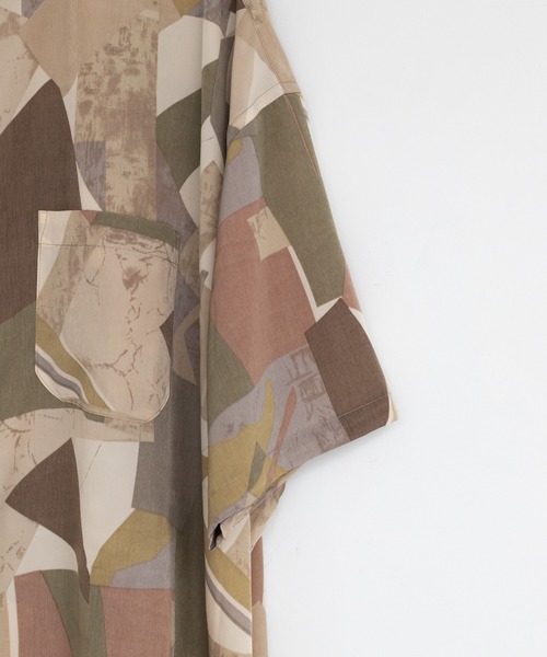 WHIMSIC（ウィムジック）の「【WHIMSIC】ジオメトリックパターンプリントシャツ（シャツ/ブラウス・レディース・ブラック/ベージュ・FREE）」の11枚目の写真