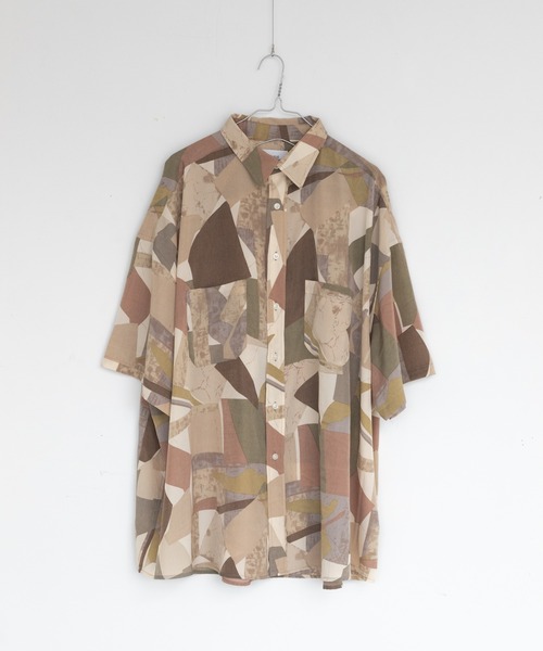 WHIMSIC（ウィムジック）の「【WHIMSIC】ジオメトリックパターンプリントシャツ（シャツ/ブラウス・レディース・ブラック/ベージュ・FREE）」の9枚目の写真