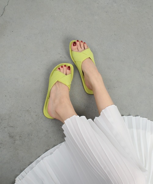 LUGG NAGG（ラグナグ）の「ロールクロススエードサンダル（サンダル・レディース・チャコールグレー/レッド/イエロー/アイボリー/モカ・LL/S/M/L）」の8枚目の写真