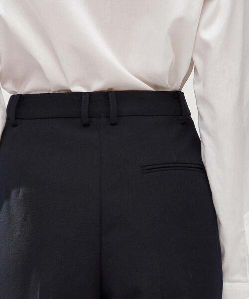 TOMORROWLAND （トゥモローランド）の「ハードウールオックスフォード タックテーパードパンツ（スラックス・レディース・ネイビー・36/34/32）」の9枚目の写真