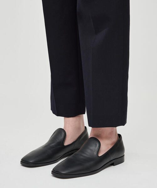 TOMORROWLAND （トゥモローランド）の「ハードウールオックスフォード タックテーパードパンツ（スラックス・レディース・ネイビー・36/34/32）」の11枚目の写真