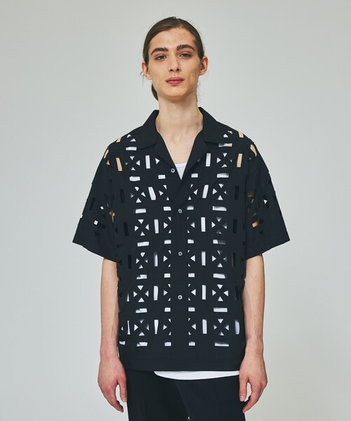 UNITED TOKYO(ユナイテッドトウキョウ)の「ジオメトリックレーザーカットシャツ(シャツ/ブラウス・メンズ・グレー/ブラック・1/2)」の7枚目の写真