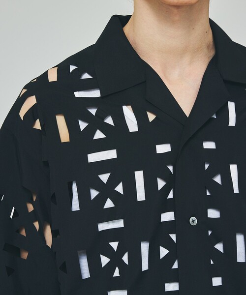 UNITED TOKYO(ユナイテッドトウキョウ)の「ジオメトリックレーザーカットシャツ(シャツ/ブラウス・メンズ・グレー/ブラック・1/2)」の8枚目の写真