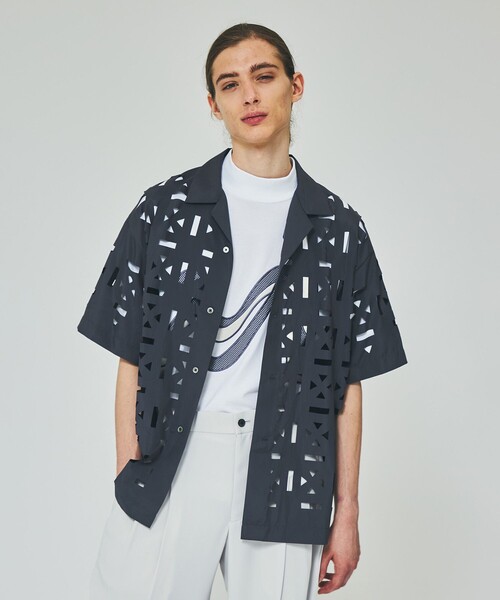 UNITED TOKYO(ユナイテッドトウキョウ)の「ジオメトリックレーザーカットシャツ(シャツ/ブラウス・メンズ・グレー/ブラック・1/2)」の15枚目の写真