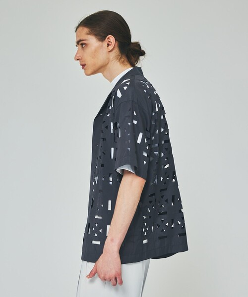 UNITED TOKYO(ユナイテッドトウキョウ)の「ジオメトリックレーザーカットシャツ(シャツ/ブラウス・メンズ・グレー/ブラック・1/2)」の16枚目の写真