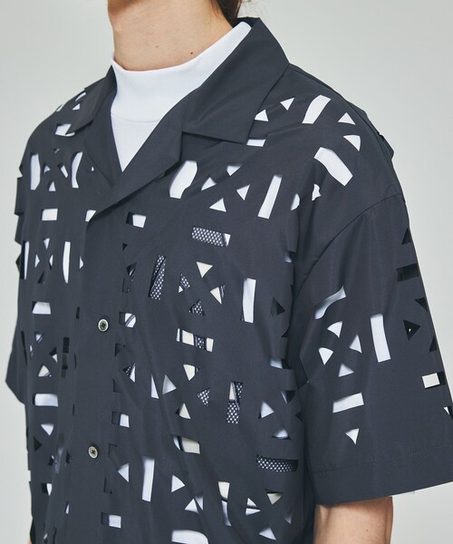UNITED TOKYO(ユナイテッドトウキョウ)の「ジオメトリックレーザーカットシャツ(シャツ/ブラウス・メンズ・グレー/ブラック・1/2)」の20枚目の写真