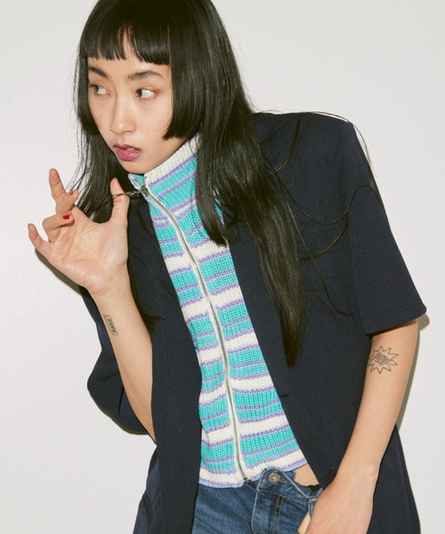 FEKETE（フェケテ）の「TURTLENECK ZIP-UP KNIT VEST / ハイネックジップアップニットベスト（ベスト・レディース・ブラック/マルチ・FREE）」の2枚目の写真