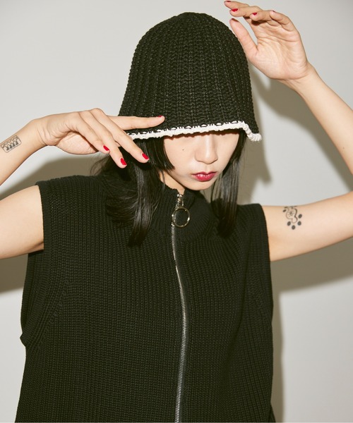 FEKETE（フェケテ）の「TURTLENECK ZIP-UP KNIT VEST / ハイネックジップアップニットベスト（ベスト・レディース・ブラック/マルチ・FREE）」の3枚目の写真