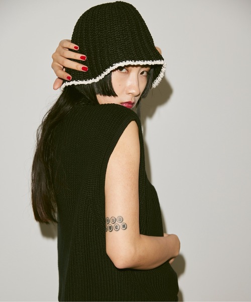 FEKETE（フェケテ）の「TURTLENECK ZIP-UP KNIT VEST / ハイネックジップアップニットベスト（ベスト・レディース・ブラック/マルチ・FREE）」の5枚目の写真