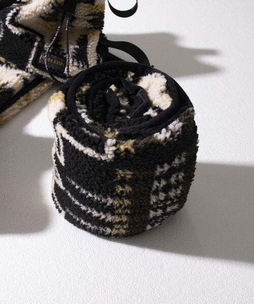 PENDLETON(ペンドルトン)の「【PENDLETON/ペンドルトン】別注HARDING ボアマフラー リバーシブル フリース(マフラー・メンズ・ホワイト系その他/ブラック系その他/ベージュ系その他・FREE)」の6枚目の写真