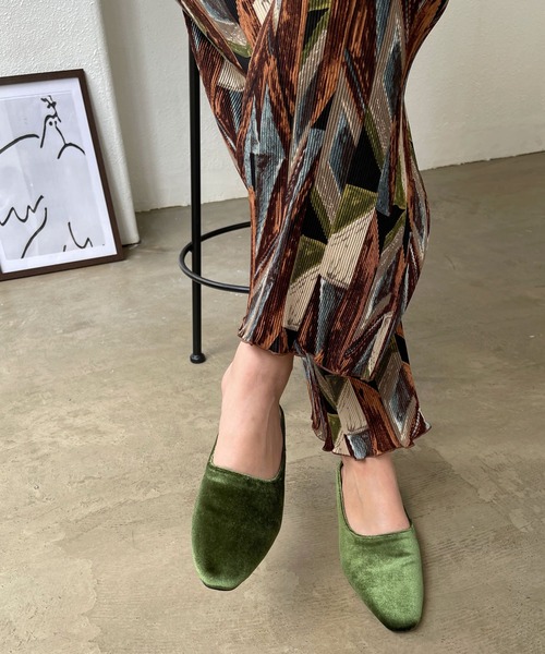 Shelly island（シェリーアイランド）の「ベロアフラットサンダル（サンダル・レディース・ベージュ/パープル/グリーン・L/M）」の2枚目の写真